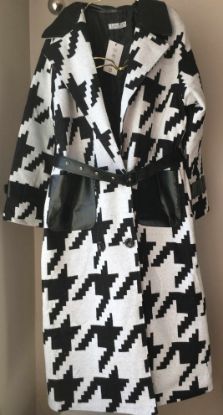 Obrazek Płaszcz elegancki GEO maxi biało-czarny z eko skórą UE