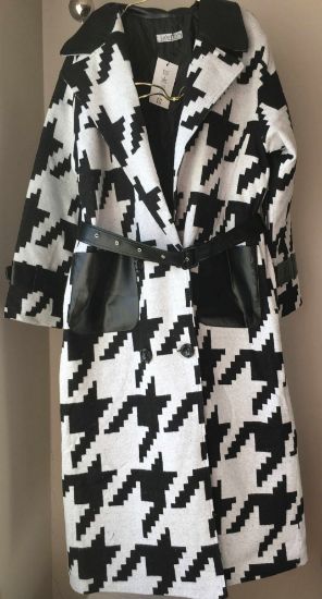 Obrazek Płaszcz elegancki GEO maxi biało-czarny z eko skórą UE